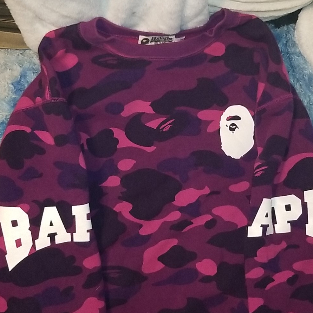 A bathing ape crew neck sweatshirt